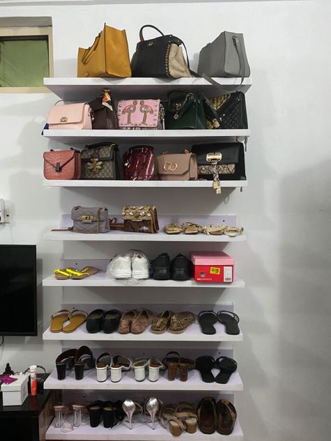 10 floating shelves for shoes and bags. Bag Shelf Ideas, Bags Shelves Ideas, Shoe And Bag Rack, Shoe Rack In Closet, Wooden Shoe Rack Designs, Shoe Shelf In Closet, Wooden Shoe Rack, Hak Tinggi, Retail Space Design