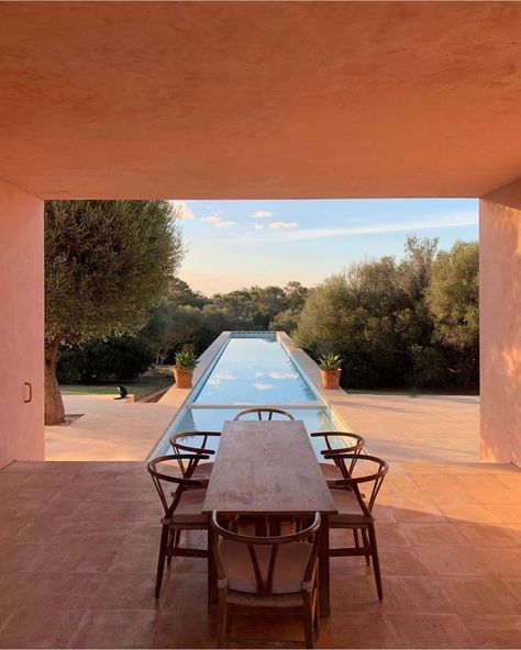 John Pawson Interior, John Pawson Architect, Minimalism Living, Spain Design, John Pawson, Casa Exterior, Hotel Pool, Patio Interior, Studio Mcgee