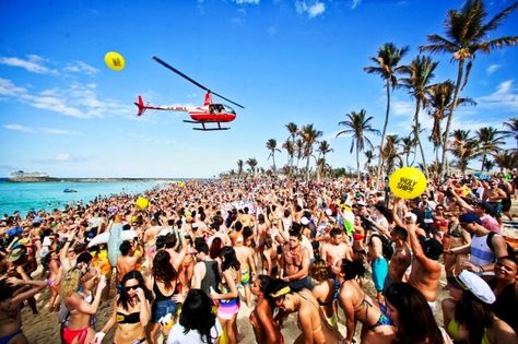 The Most Amazing Beach Party Destinations in the World Alix Earle Outfits, Spring Break Miami, Miami Beach Party, Spring Break Florida, Spring Break College, Spring Break Party, Alix Earle, Living In Florida, Best Places To Vacation