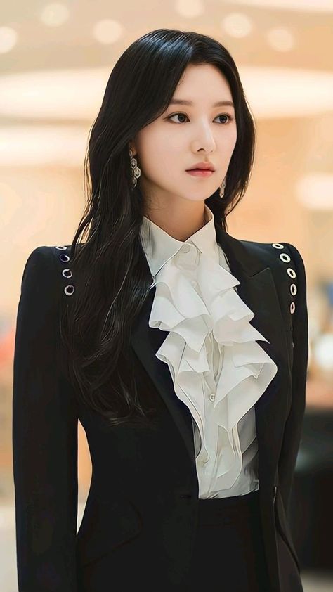 Stylish Business Outfits, Kdrama Outfits, Woman Suit Fashion, Stylish Work Outfits, Classy Casual Outfits, Korean Actresses, Kpop Fashion Outfits, Classy Women, Korean Outfits