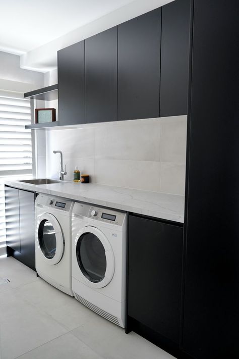 Black And White Utility Room, Black Utility Room, Black Laundry Room Ideas, Black And White Laundry Room, Dark Laundry, Cavity Sliders, Black And White Laundry, All Black Kitchen, Pantry Door Ideas