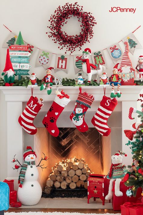 Merry Christmas Home Decor, Christmas Stockings Decorating Ideas, Christmas Store Decoration, Christmas Store Decor, Woodland Garland, Merry Christmas Decor, Tree Scene, Merry Christmas Diy, Christmas Tablescape