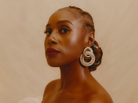 Issa Rae Hairstyles, Felicia Leatherwood, Creating Boundaries, 80's Fashion, Lifestyle Articles, Issa Rae, Fashion Media, Fashion Articles, Diana Ross