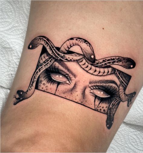 74 Best Medusa Tattoo Ideas For 2024 - Psycho Tats Small Simple Tattoo Ideas, Medusa Tattoos, Simple Tattoo Ideas, Medusa Tattoo Design, Medusa Tattoo, Tattoo Ideas For Women, Tattoo Style Drawings, Knee Tattoo, Large Tattoos