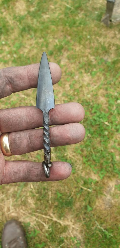 Forest Fort, Hand Forged Knives, Kunai Knife, Medieval Hand Forged Metal Jewelry, Home Forge, Hand Forged Keychain, Forge Ideas, Forged Knife Blacksmithing, Blacksmith Ideas