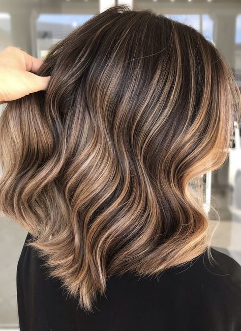 Straight Hair Balayage, Balayage Hair Caramel, Brown And Blonde, Medium Haircuts, 2023 Hair, Brunette Balayage, Brunette Hair With Highlights, Short Brown Hair, Dye Ideas