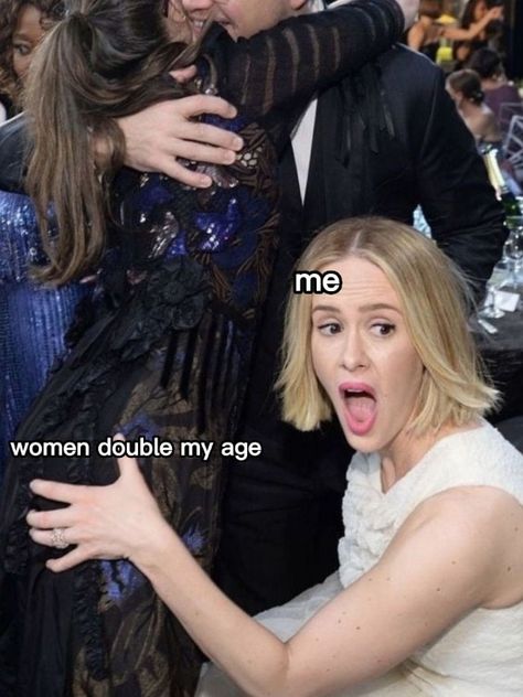 Sarah Paulson Kissing Women, Women Loving One Another, Mother Figure Aesthetic, Mother Mother Aesthetic, Sarah Paulson Aesthetic, Middle Aged Woman Aesthetic, Older Woman Aesthetic, Sarah Paulson Memes, Mother Issues Aesthetic