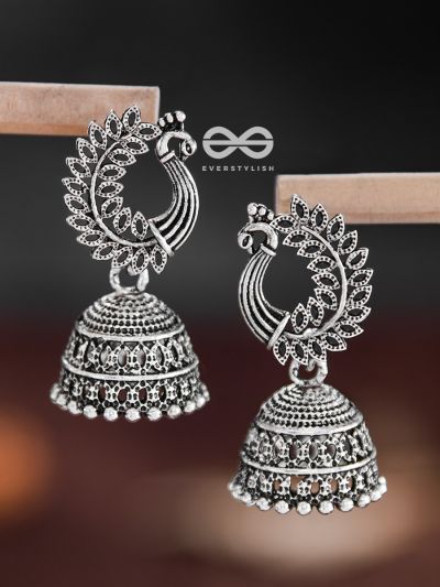 Bridal Jewellery Earrings, Oxidised Silver Jewelry, Indian Bridal Jewelry Sets, Antique Jewellery Designs, Antique Engagement Ring, Silver Jewellery Indian, Boho Jewellery, Indian Jewellery Design Earrings, Jhumki Earrings