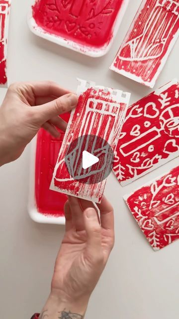 kinsfolk shop on Instagram: "Print making with styrofoam trays.  Fun to do with kids and it helps keep the paint contained a little bit 🎨  Make gift tags, cards, etc 🌲  Tip: make sure your lines are deep! If you don’t press hard enough, the print won’t show up very well. You can use a pencil, chopstick, or even a metal straw.  #CraftsWithKids #HolidayCrafts #PrintMaking #Upcycled #RecycledCrafts #CraftsWithTrash #UpcycledCrafts" Styrofoam Printmaking, Metal Straws, A Pencil, Upcycled Crafts, Craft Night, Diy Prints, Recycled Crafts, Show Up, Printmaking