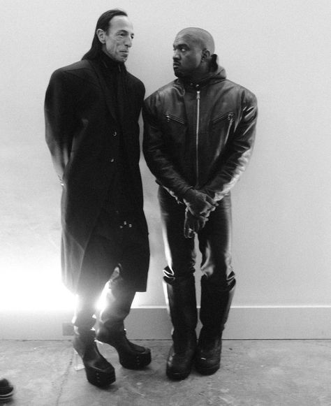 Rick Owens Wallpaper, Rick Owens Outfit Men, Rick Owens Street Style, Rick Owens Outfit, Kanye West Outfits, Kanye Fashion, Yeezy Fashion, Black Couple Art, Y2k Men