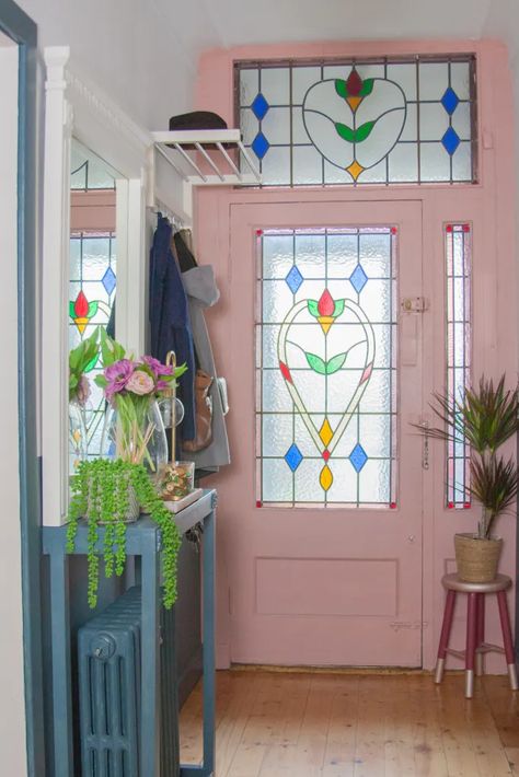 Quirky Entryway Ideas, Pastel Tiny House, Colorful Hallway Doors, Colourful Interior Doors, Colourful Hallways, Pastel Entryway, Pastel House Aesthetic, Pink Hallway Ideas, Colorful Foyer