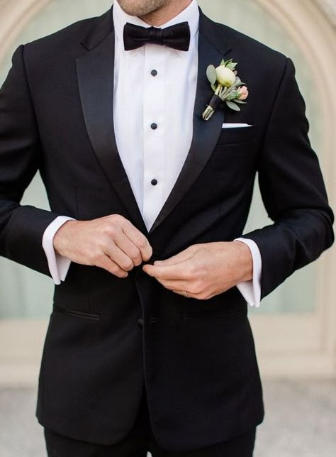 Black Tuxedo Wedding, Groom Suit Black, Wedding Suits Men Black, Men Tuxedo, Black Tuxedo Jacket, Groom And Groomsmen Suits, Suits Groom, Wedding Tux, Black And White Tuxedo