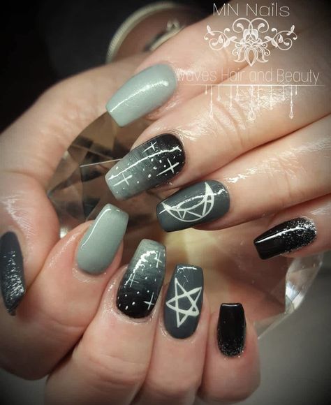 Witch Nail Art, Ombre Nail Ideas, Witchy Designs, Deep Red Nails, Witch Nails, Gray Ombre, Witchy Nails, Retro Nails, Ombre Nail