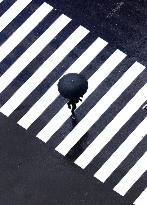 week6:zebra crossing-give a city a order. Makes people live safer. Minimal Photography, Charcoal Drawings, Minimalist Photography, Black And White Aesthetic, Black White Photos, Abstract Photography, Black N White, Urban Photography, White Aesthetic