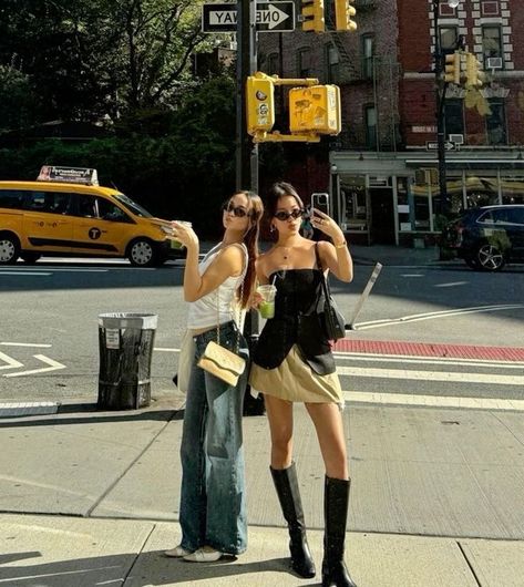 Summer New York Aesthetic, New York In June Outfits, Nyc Photo Dump, New York June Outfits, Nyc Friends Aesthetic, New York Aesthetic Summer, New York City Outfits Spring, Nyc Summer Aesthetic, Y2k Tiktok