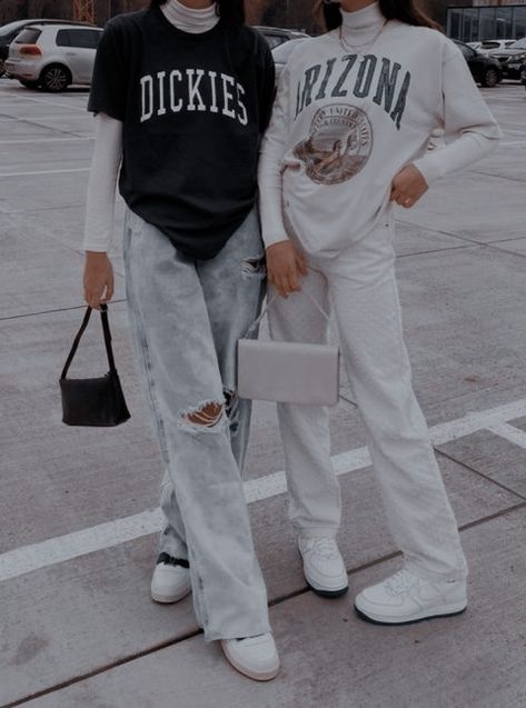 Matching Outfits Best Friend Winter, Bestie Outfits Aesthetic, Outfit Ideas Matching, Maching Outfit Girl, Matching Bestie Outfits Aesthetic, Best Friend Outfit Ideas, Twining Outfits Best Friends, Outfits To Twin With Your Best Friend, Twinning Outfits Friends