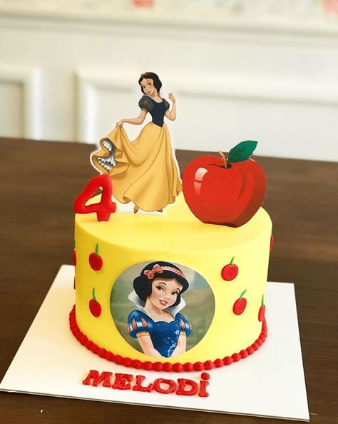 Snow White Cake Design Ideas, Snow White Cake Ideas, Snow White Theme Cake, Snow White Cake Design, White Theme Cake, White Birthday Cake Ideas, Snow White Birthday Cake, White Cake Design, Snow White Theme