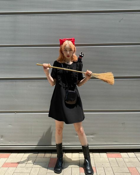 Kpop Halloween Costume, Kiki's Delivery Service Cosplay, Kpop Costume, Girls' Generation Taeyeon, Pretty Halloween Costumes, Hallowen Costume, Halloween Costume Outfits, Halloween Inspo, Fantasias Halloween