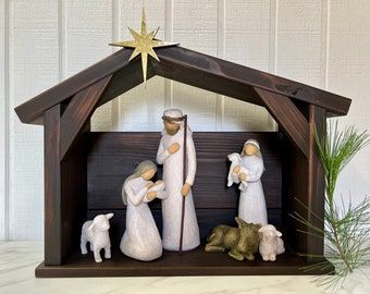 Small Nativity Set Display Ideas, Willow Tree Nativity Display Ideas, Nativity Props, Willow Tree Nativity Set, Nativity Display, Nativity Scene Display, Willow Tree Nativity, Nativity Creche, Nativity Stable