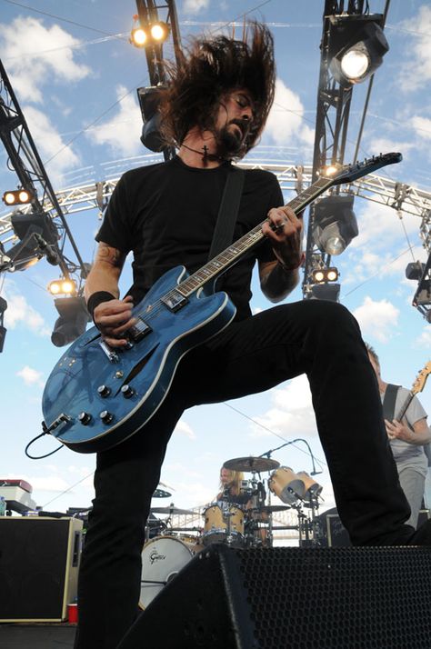 Foo Fighters Dave Grohl Blue Soul, Foo Fighters Dave Grohl, Foo Fighters Dave, Tenacious D, Foo Fighters Nirvana, Musica Rock, Music Tattoo, Blues Guitar, Dave Grohl