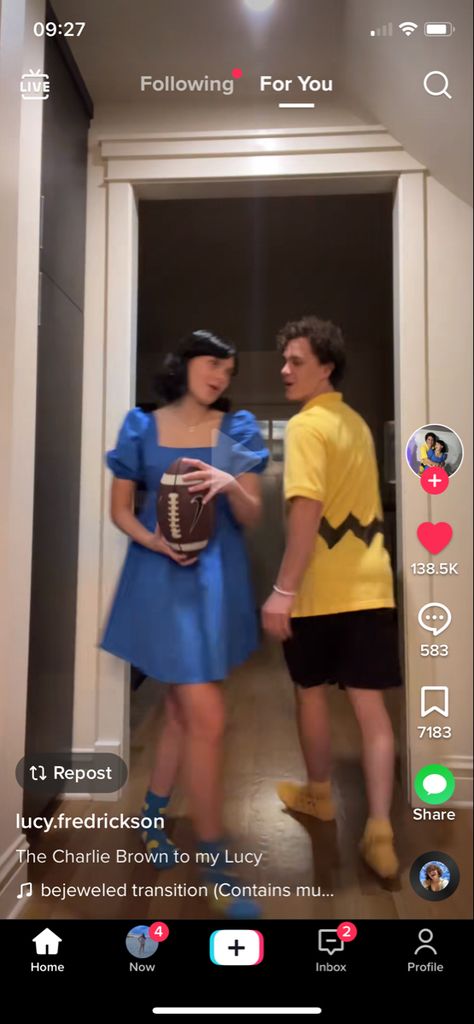 Charlie Brown Halloween Costumes, Charlie Brown And Lucy, Lucy Costume, Cute Couples Costumes, Cute Group Halloween Costumes, Charlie Brown Halloween, Halloween Coustumes, Halloween Pumpkin Designs, Pretty Halloween Costumes