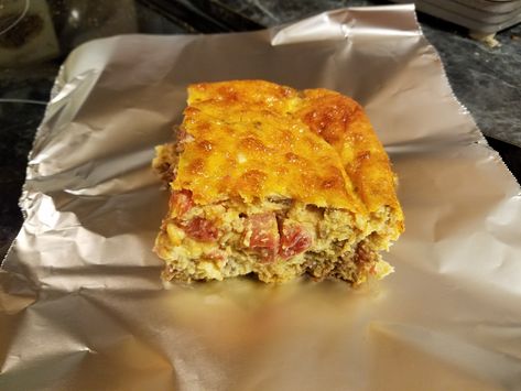 Taco Pie Crustless Quiche is ridiculosly easy! I love that she mixes it all up in the casserole dish and I love that you can double up and freeze it. Looks like breakfast is covered for a while! ~Dix Recipe => https://realworldlowcarb.com/2017/01/23/taco-pie-crustless-quiche/ Taco Pie Keto, Taco Quiche, Low Carb Taco Pie, Crustless Taco Pie, Basic Quiche, Low Carb Mexican Food, Oven Breakfast, Taco Pie Recipes, Leftover Taco Meat