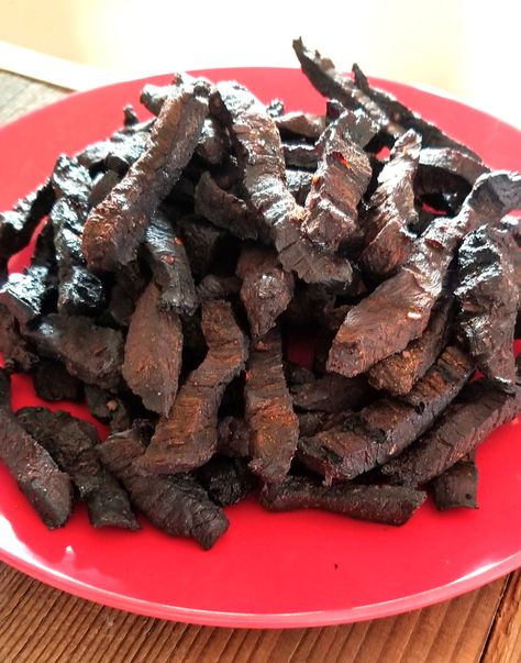 Smoked Venison Jerky Recipe, Venison Jerky Smoker, Venison Jerky Recipe Smoked, Smoked Deer Jerky, Venison Jerky Marinade Recipes, Smoked Jerky Recipes, Smoker Jerky Recipes, Jerky Marinade Recipes, Deer Jerky Recipe