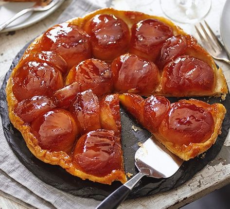 Apple Tartin, Pear Tarte Tatin, Tart Tatin, Tarte Tatin Recipe, Entertaining Dishes, Olive Magazine, Impressive Dinner, Dinner Party Desserts, Caramelised Apples