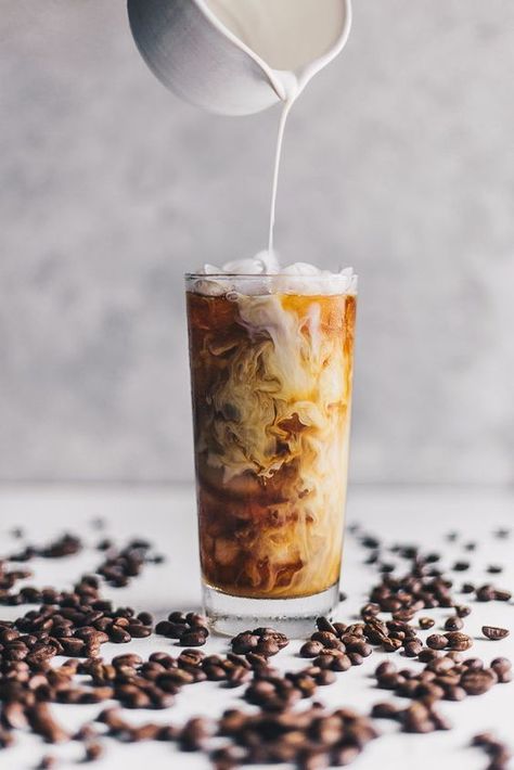 potong Food Styling Breakfast, Homemade Cashew Milk, Cold Brew Recipe, Cashew Milk, Coffee Photography, Aesthetic Coffee, Cold Brew Coffee, Coffee Cafe, Frappe