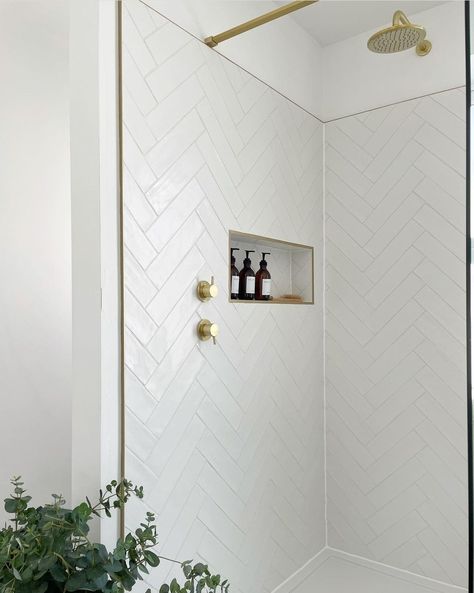 Herringbone Tile Backsplash Bathroom, Herringbone Backsplash Bathroom, Bathroom Herringbone, Bathroom Designs 2023, Herringbone Tile Bathroom, White Shower Tile, White Subway Tile Bathroom, Herringbone Tile Backsplash, Chevron Bathroom