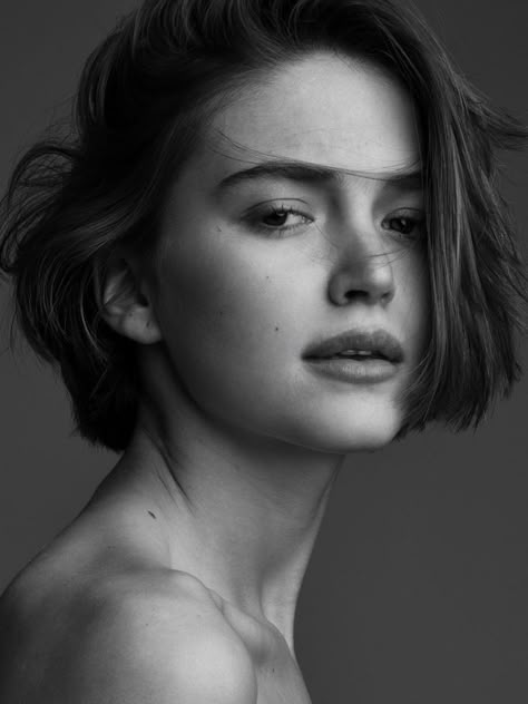 Short Hair Portrait, Aleksandra Ivanova, Iconic Faces, Rina Kent, Portrait Photography Women, Studio Portrait, Photography Portraits, Face Photography, Model Face