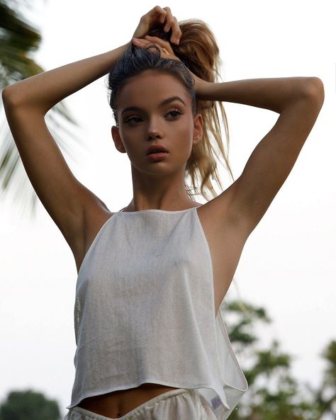 Reference People, Inka Williams, Baby Tank, Feminine Beauty, Real Girls, Beauty Face, Beauty Women, Tank Top Fashion, Girl Fashion