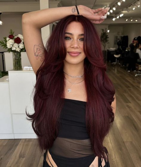 Pelo Color Vino, Burgandy Hair, Cherry Cola Hair, Cherry Hair Colors, Wine Hair Color, Red Hair Color Ideas, Red Hair Looks, Maroon Hair, Cherry Red Hair