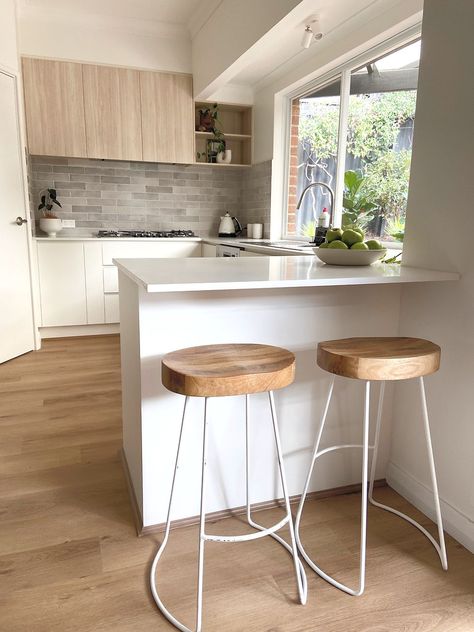 Two-Tone Kitchen design: The white cabinet and countertops and the whitewashed timber accents, for the overhead cabinets. This combination creates a welcoming and inviting atmosphere, making the white kitchen with timber tone, a delightful space to gather, cook and create lasting memories. Kitchen Wood Bottom White Top, White And Light Timber Kitchen, Timber Overhead Cupboards Kitchen, White Kitchen Timber Floor, Dual Color Kitchen Cabinets, White Kitchen Timber Shelves, Kitchen Splash Back, Two Tone Kitchen Cabinets, Kitchen Colour