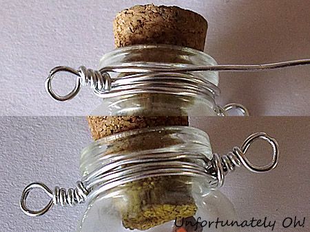 Necklaces Diy, Mini Glass Bottles, Bijoux Fil Aluminium, Mini Jars, Miniature Bottles, Bottle Jewelry, Bottle Charms, Necklace Tutorial, Glass Bottle Crafts