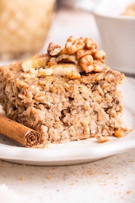 Baked Oatmeal with No Sugar Oatmeal For Diabetics, Low Sugar Baking, Banana Nut Oatmeal, Baked Oatmeal Recipes, Food Meals, Baked Banana, Baked Oats, Healthy Food List, Gluten Free Eating