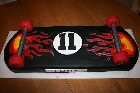 skateboard cake Cakes Decoration Ideas, Skateboard Cake, Painted Fondant, Skateboard Party, Skateboard Birthday, 4th Birthday Cakes, Skate Party, Painted Cakes, Boy Birthday Cake