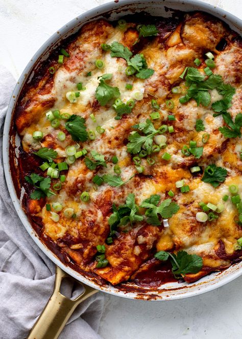 what to eat this week Chicken Skillet Enchiladas, Best Fall Dinner Recipes, Skillet Enchiladas, Grilled Cheese Croutons, Chicken Skillet, Chipotle Chicken, Fall Dinner Recipes, Fall Dinner, Skillet Chicken