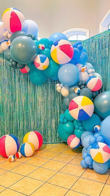 Balloons For Pool Party, Summer Party Decorations Indoor, Summer Decor Party, Beach Party Balloon Arch, Beach Ball Garland Diy, Cabana Birthday Party, Beach Party Balloons, End Of Summer Pool Party Ideas, Super Soaker Birthday Party