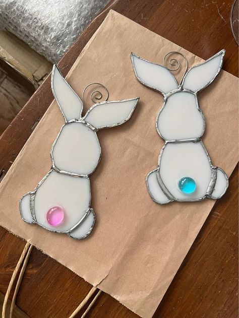 Stained Glass Bunny Patterns, Quick Stained Glass Projects, Stained Glass Easter Patterns, Simple Stained Glass Pattern, Easter Stained Glass Ideas, Spring Stained Glass Ideas, Easter Stained Glass Patterns, Stained Glass Bunny, Stained Glass Easter