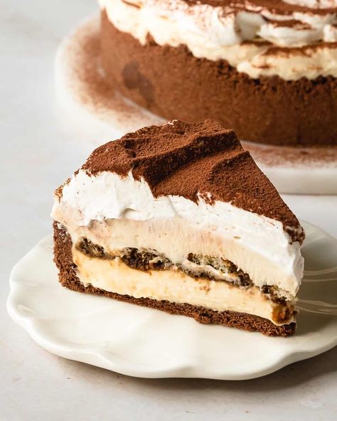 Tiramisu cheesecake is a rich and creamy mascarpone cheesecake made with a cocoa cookie crust, layered with espresso soaked ladyfingers. For even more decadent tiramisu flavor, this tiramisu layered cheesecake is topped with freshly whipped cream and a dusting of cocoa powder. Make this tiramisu mascarpone cheesecake the next time you need a deliciously decadent dessert that’s sure to impress everyone. Lemon Blueberry Cookies, Mascarpone Cheesecake, Buttermilk Chocolate Cake, Cheesecake With Chocolate, Layer Cheesecake, Creme Brulee Cheesecake, Tiramisu Cheesecake, Caramel Chocolate Chip Cookies, Cocoa Cookies