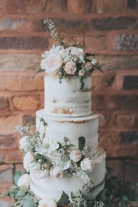 Sage Wedding Colors, Vintage Pasta, Wedding Cake With Flowers, Sage Green Wedding Colors, Blush Wedding Cakes, Green Wedding Cake, Cake With Flowers, Country Wedding Cakes, Rustic Wedding Decorations