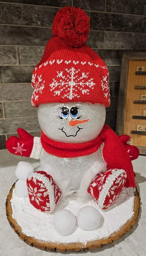 Unique Snowman Ideas, Snowmen Fish Bowls, Fish Bowl Snowman Diy, Dollar Tree Pumpkin Snowman, Dollar Tree Fish Bowl Crafts, Fishbowl Snowman Diy, Dollar Tree Snowman Crafts, Snowman Decorating Ideas, Diy Snowman Gifts