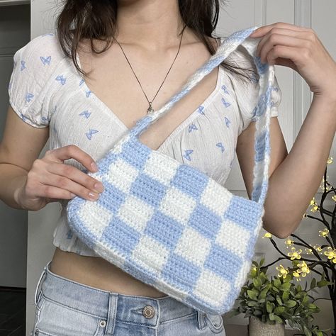 Checkered Shoulder Bag Crochet, Checkered Bag Crochet Pattern Free, Checkered Purse Crochet, Crochet Checkered Bag Tutorial, Crochet Bag One Color, Crochet Shoulder Purse, Bag Crochet Pattern Free Tutorials, Free Crochet Messenger Bag Patterns, Shoulder Bag Crochet Pattern