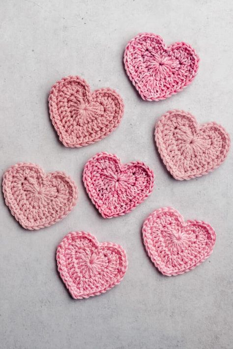 Free Crochet Heart Pattern - 3 Sizes Crochet Heart Without Magic Circle, Heart Garland Crochet Pattern, Crocheted Heart Garland, Crochet Heart Bunting, Crochet Heart Wreath, Valentine’s Day Prek, Crochet Heart Garland Free Pattern, Large Crochet Heart Pattern Free, Crochet Hearts Pattern Free