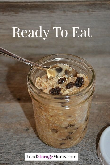 5 Mason Jar Oatmeal Recipes You Can Make Once A Week | via www.foodstoragemoms.com Mason Jar Oatmeal, Mason Jar Baking, Oatmeal Shake, Oatmeal In A Jar, Jar Meals, Savory Oatmeal, Canned Foods, Dry Mixes, Easy Oatmeal