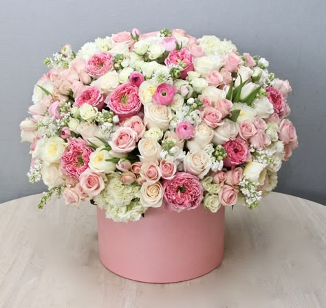 Garden Island Ideas, Hatbox Flowers, Birthday Flowers Arrangements, Party Diy Decorations, Garden Island, Birthday Flowers Bouquet, Birthday Wishes Flowers, Flower Box Gift, Flower Gift Ideas