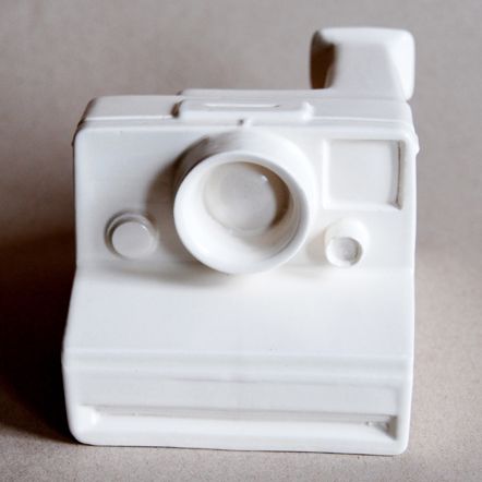 Ceramic Polaroid Polaroid Diy, Workshop Design, Clay Crafts Air Dry, Polaroid Camera, Pottery Crafts, Diy Pottery, Clay Art Projects, Vintage Camera, Diy Clay