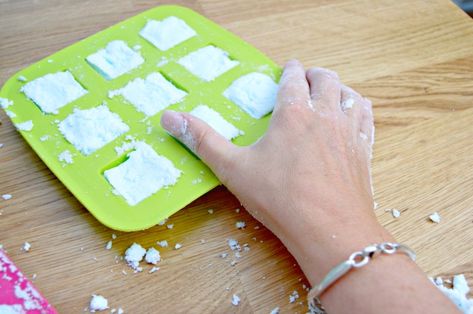 🍋 3-Ingredient DIY Dish Tablets: 🌿 Simple & Eco-Friendly! Homemade Dishwasher Detergent, Free Printable Cleaning, Homemade Cleaning Supplies, Diy Dish, Dishwasher Tablets, Homemade Laundry Detergent, Homemade Laundry, Homemade Cleaning Solutions, Diy Cleaning Hacks