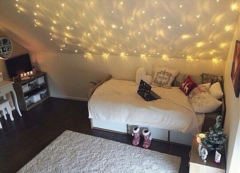 Adorable Rooftop Room, Gray Bed Set, Best Bedroom Ideas, Storing Christmas Decorations, Purple Bedrooms, Flat Decor, Window Treatments Bedroom, Best Bedroom, Yellow Bedroom